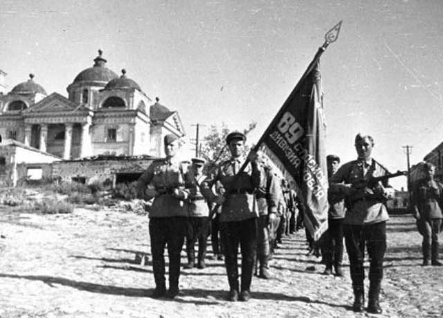 Red Army liberators in Belgorod (1943)