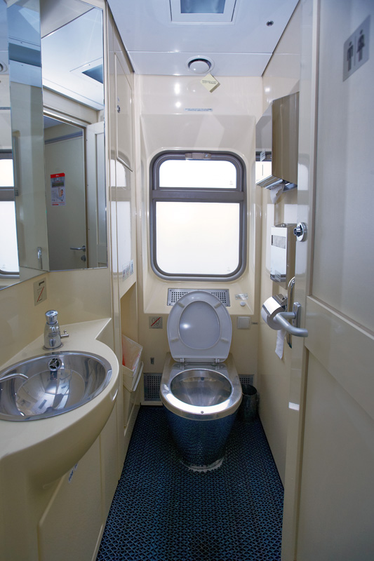 Toilet in a Kupe carriage of a Premium train | ©rzd.ru