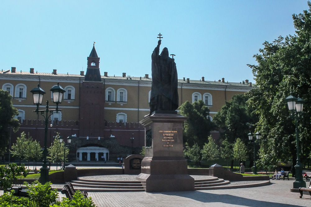 Patriarch Hermogenes Monument, Aleksandrovsky Gardens (June 2013)