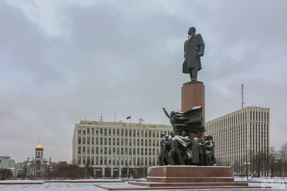 Lenin monument in Moscow on Oktyabrskaya Square.