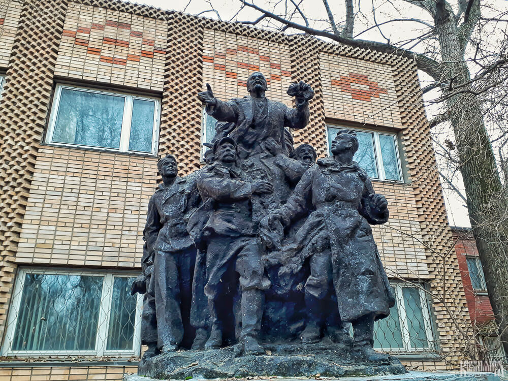 Lenin with Workers - Moscow