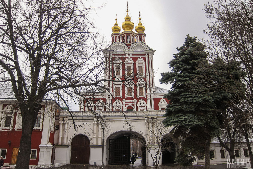 Transfiguration of the Saviour Gate-Church, Novodevichy Convent (December 2011)