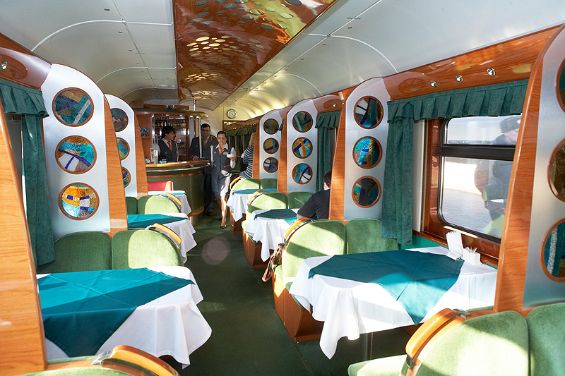 Restaurant carriage in the Nevsky Express train ©rzd.ru