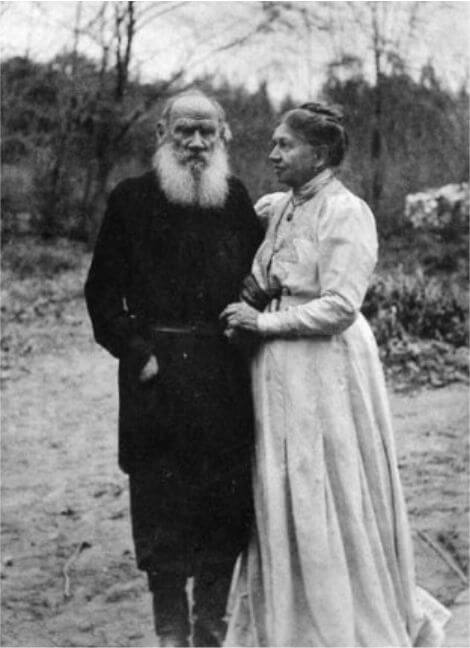 Tolstoy and his wife. 1910