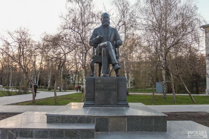 Aleksandr Butlerov Monument (May 2013)
