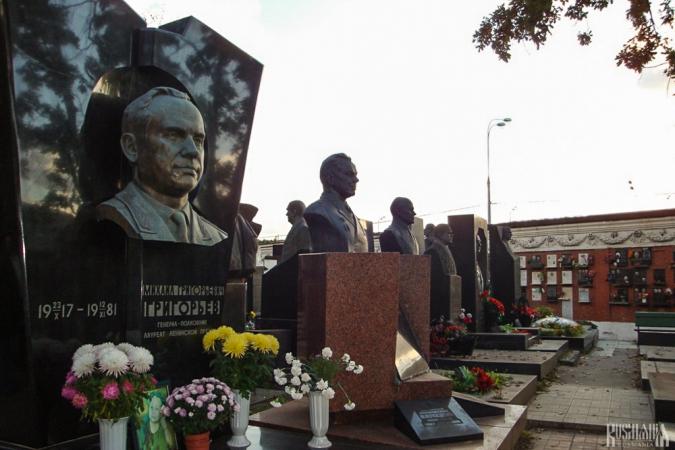 Novodevichye Cemetery (August 2013)