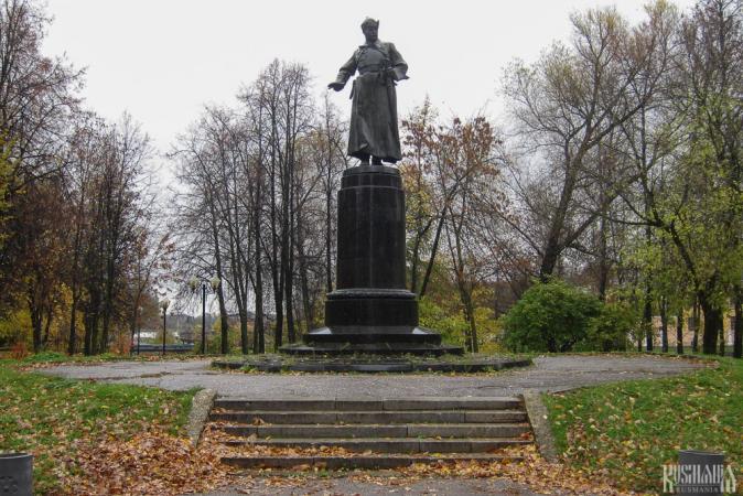 Mikhail Frunze Monument 