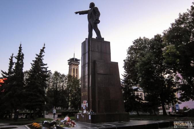 Vladimir Lenin Monument and Watchtower (September 2011)
