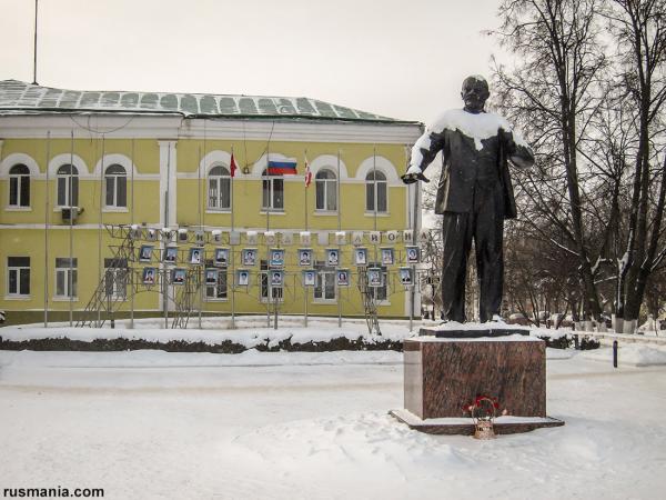 Vladimir Lenin Monument (January 2012)