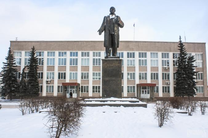 Vladimir Lenin Monument (January 2009)