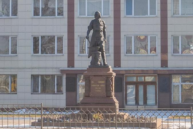 Emperor Peter the Great Monument (March 2014)