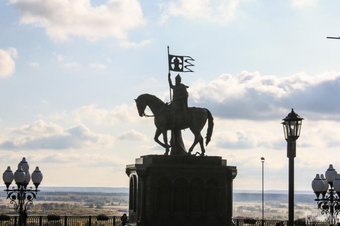 Prince Vladimir and St Theodor Monument (August 2012)