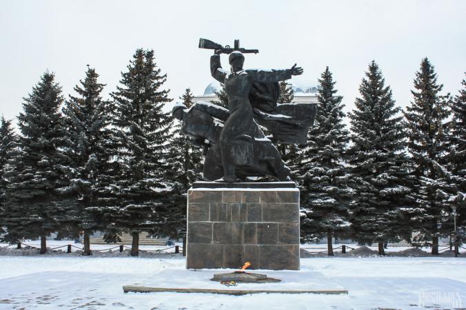 War Memorial and Eternal Flame (January 2009)