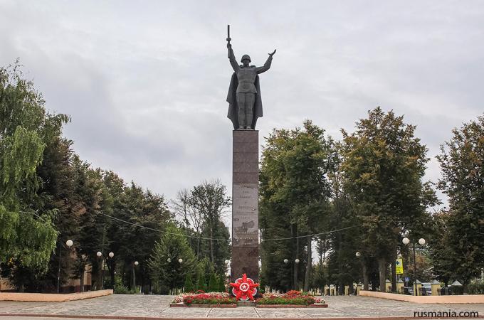 Victory Monument, Victory Park (November 2013)