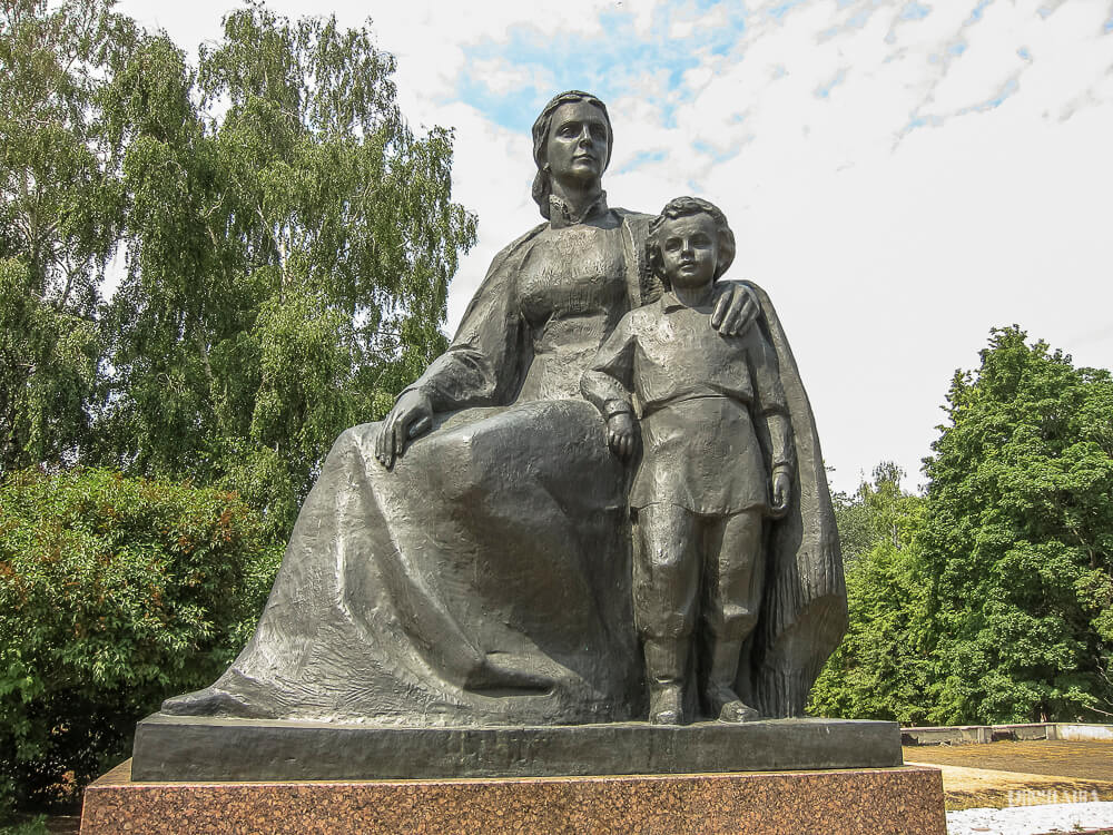 Lenin as a Boy with his Mother - Ulyanovsk