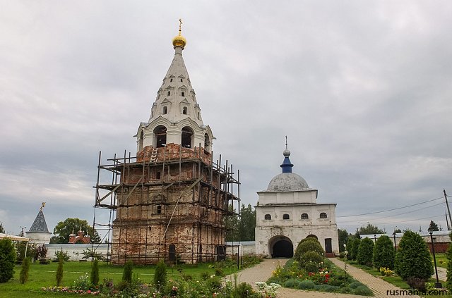 Holy Transfiguration Gate-Church and Bell Tower, Luzhetsky Monastery (November 2013)