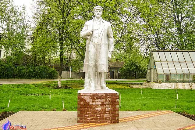 Vladimir Lenin Monument 
