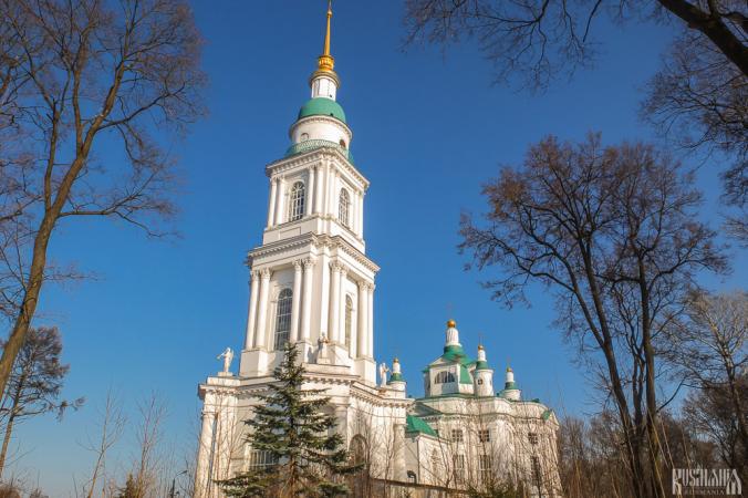 All Saints Eparchial Cathedral and Vsekhsvyatskoe Cemetery (March 2014)
