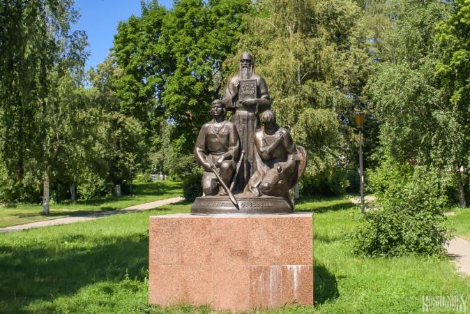 Monument to the Defenders of the Troitse-Sergieva Lavra (July 2012)