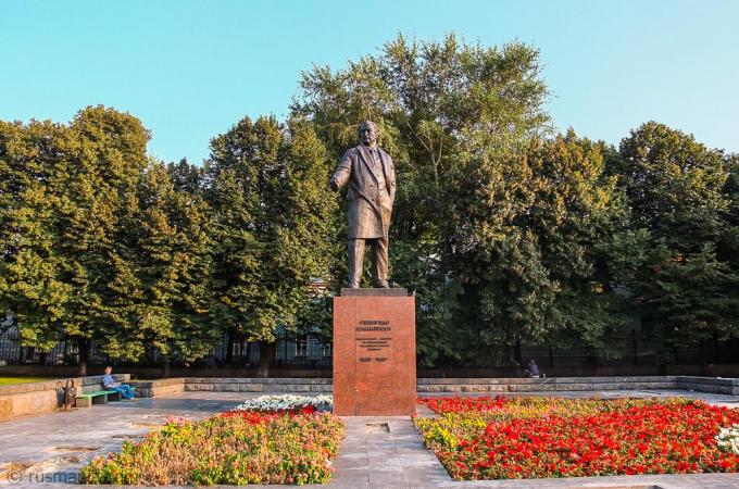 Georgi Dimitrov Monument (August 2013)