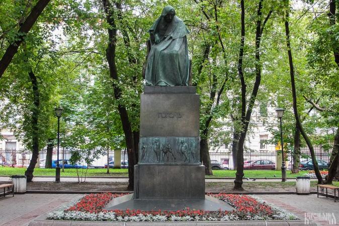 Nikolai Gogol Monument (July 2013)