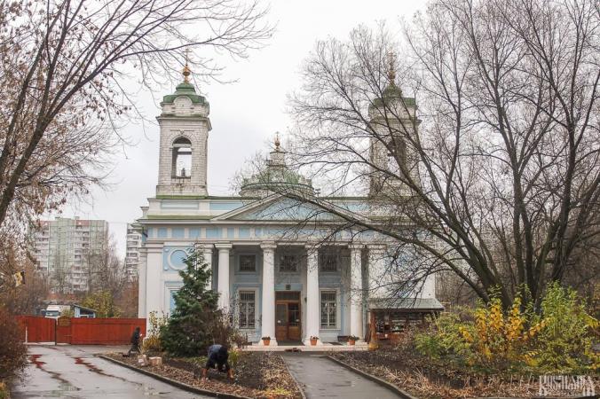 Holy Spirit Church in the former Lazarevskoe Cemetery (November 2013)