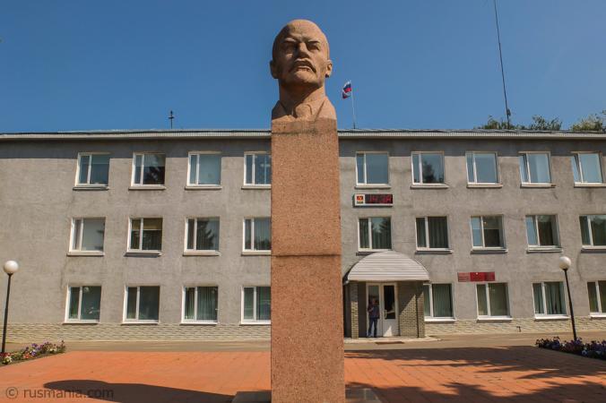 Vladimir Lenin Monument (August 2013)