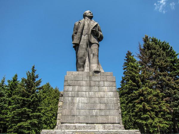 Vladimir Lenin Monument (May 2010)