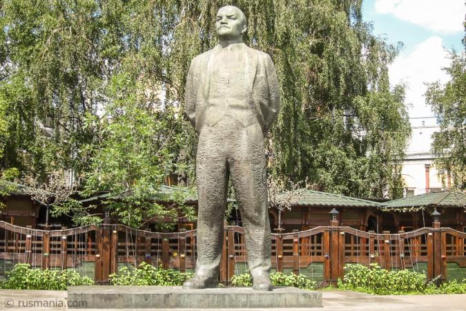 Vladimir Lenin Monument (June 2010)