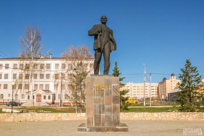 Vladimir Lenin Monument (May 2013)