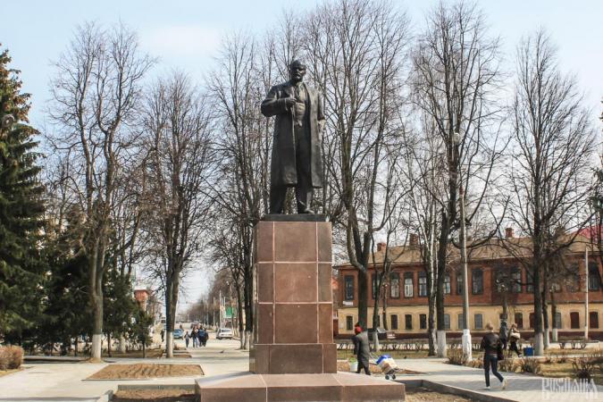 Vladimir Lenin Monument (April 2009)