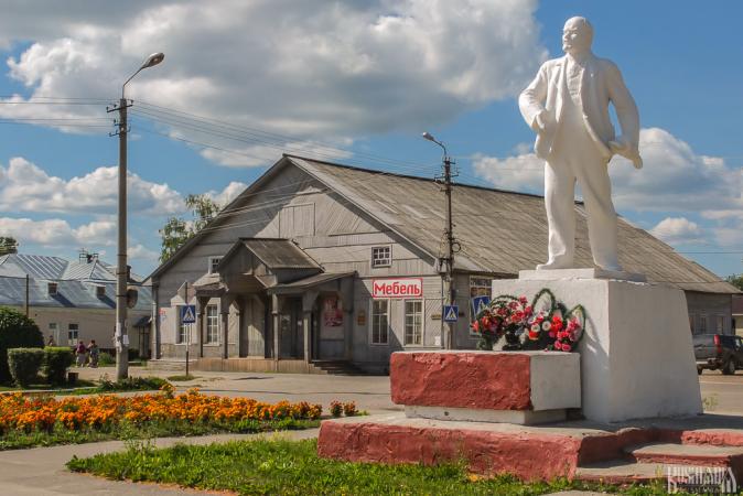 Vladimir Lenin Monument (August 2014)