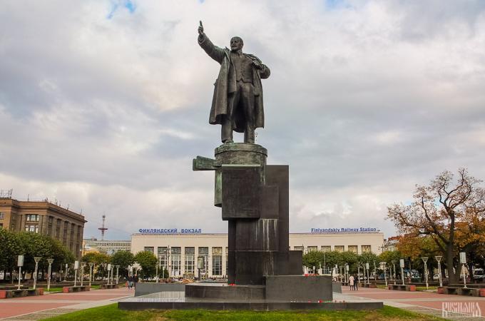 Vladimir Lenin Monument (October 2014)
