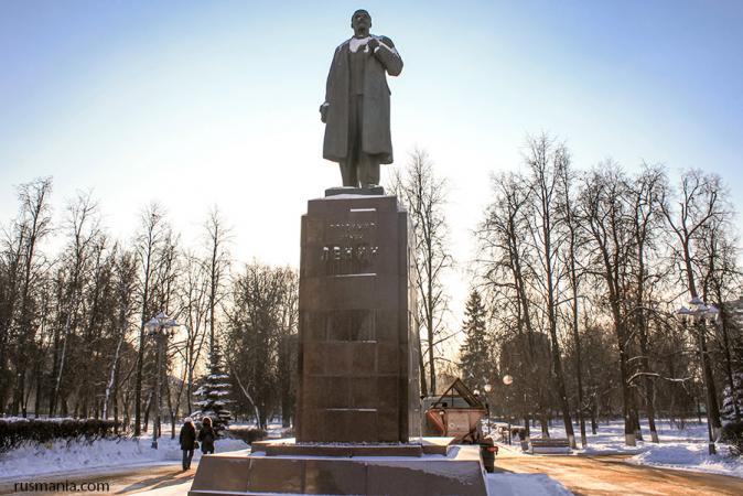 Vladimir Lenin Monument (January 2010)