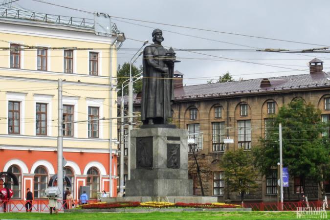 Prince Yaroslav the Wise Monument (September 2011)