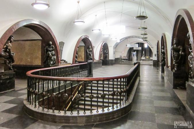 Ploschad Revolyutsi Metro Station (May 2013)
