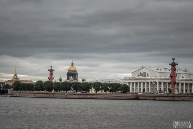 Rostral Columns on the Strelka (August 2010)