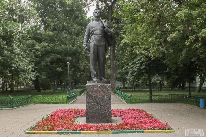 Vladimir Lenin as a Student Monument (July 2013)
