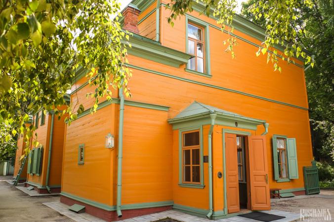 Lev Tolstoy Estate-Museum in Khamovniki (August 2013)