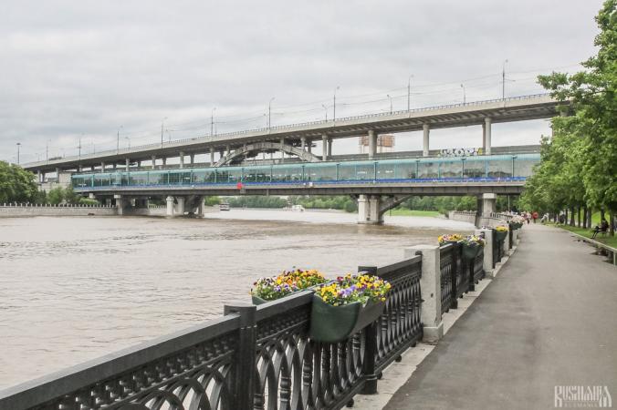 Vorobyovy Gory Metro Station (June 2013)